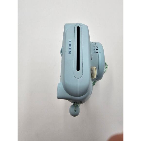 Fujifilm Instax Mini 8 Built in LED Flash Instant Colored Format Filmed Camera - Picture 3 of 5